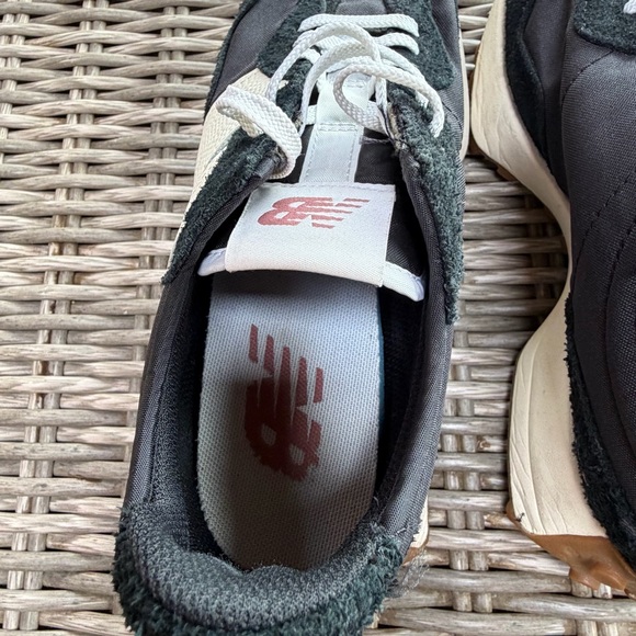 New Balance 327! Like NEW!!!! - Picture 10 of 16